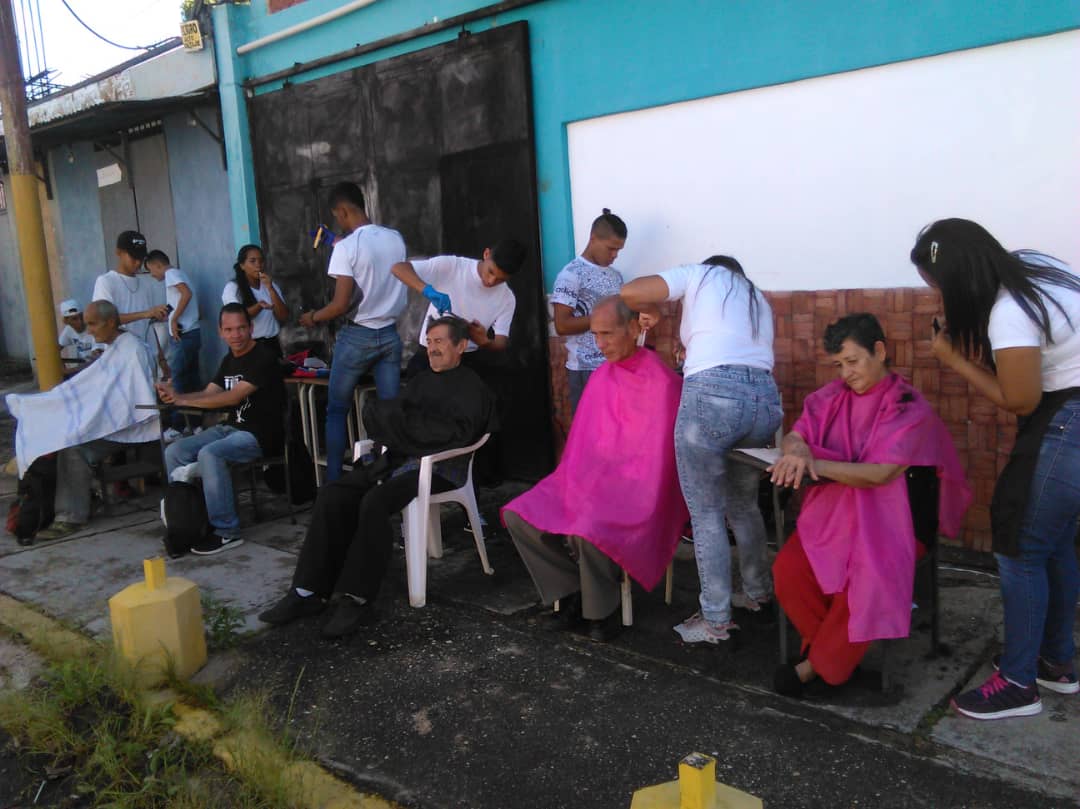 #31Oct Apoyo al operativo de atención al adulto mayor de las comunidades Santa Ana y Michelena por  parte del curso Barbería a cargo de la PTP Sorady Silva y acompañada por Rafael León en la área de formación del <a href="/CFS_SimonR/">CFS Simón Rodríguez</a>
<a href="/WuikelmanAngelP/">Wuikelman Angel P.</a>