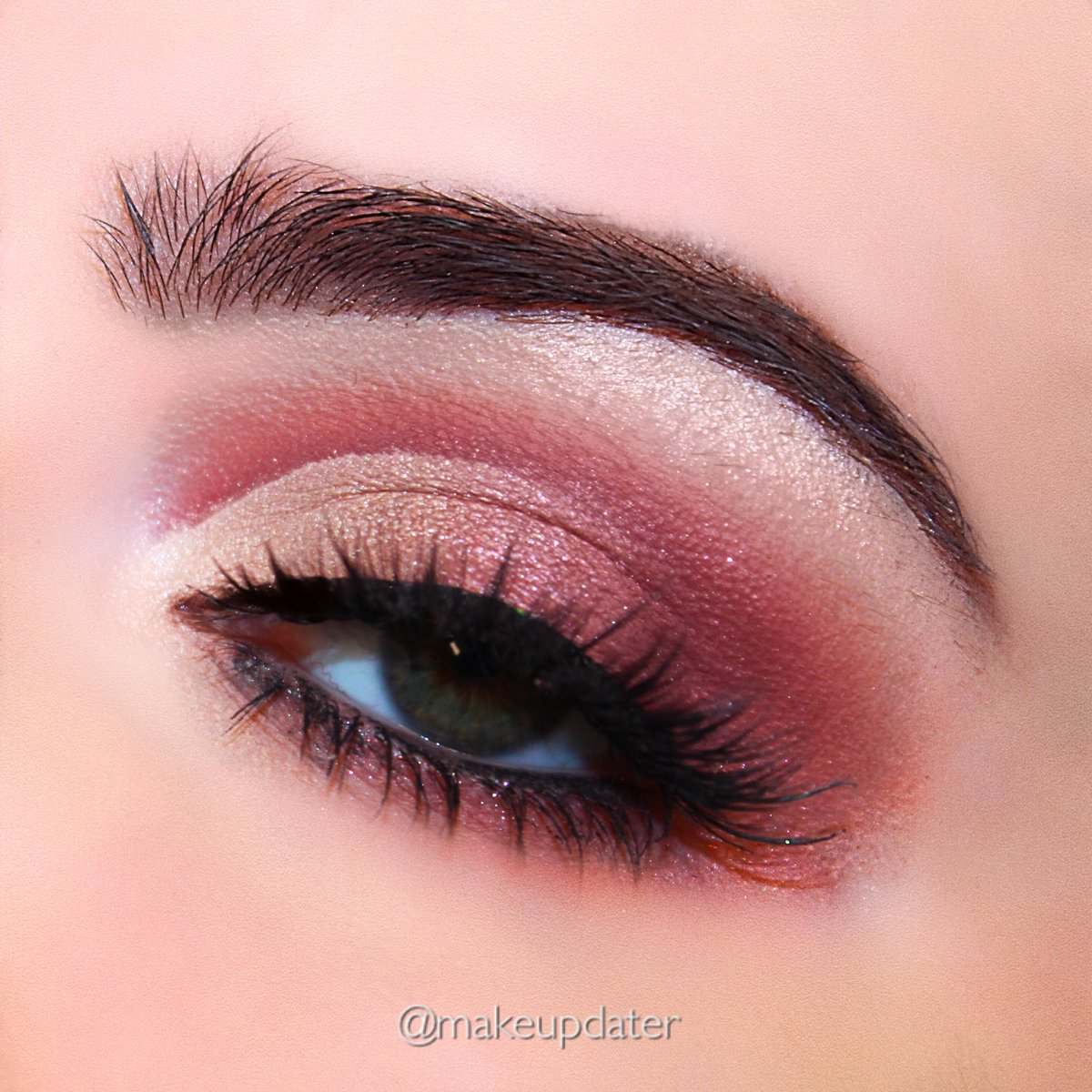 makeupdater's tweet photo. 💖💖
Products used:
•@ABHcosmetics eye primer
•eyeshadows: @ABHcosmetics x @carlibybel Palette 💖 @norvina1 
•brows: @ABHcosmetics dripbrow gel and brow wiz in 'Dark Brown'
•lashes: Unicorn Cosmetics Majestic AF lashes 
@beautybay @UDM_MUAS 

MY IG: https://t.co/ZmeARsKDpm https://t.co/1ZPsgnj2re