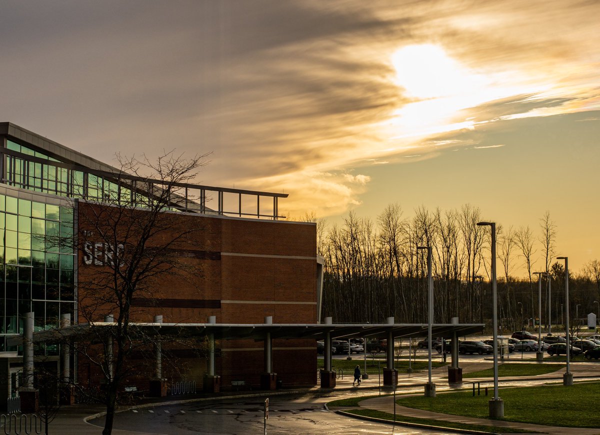MathStarke's tweet image. Welcome to @Brockport where it is officially #finter 
#fall #winter #photography #mothernature #confused #newyork