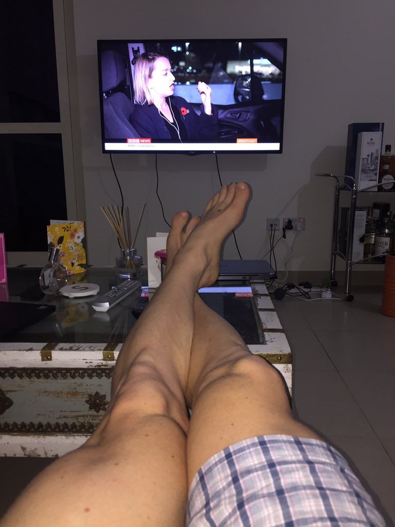 Worst jetlag EVER here in Dubai! My fave <a href="/bbclaurak/">Laura Kuenssberg</a> &amp; #brexitcast getting me through 😩