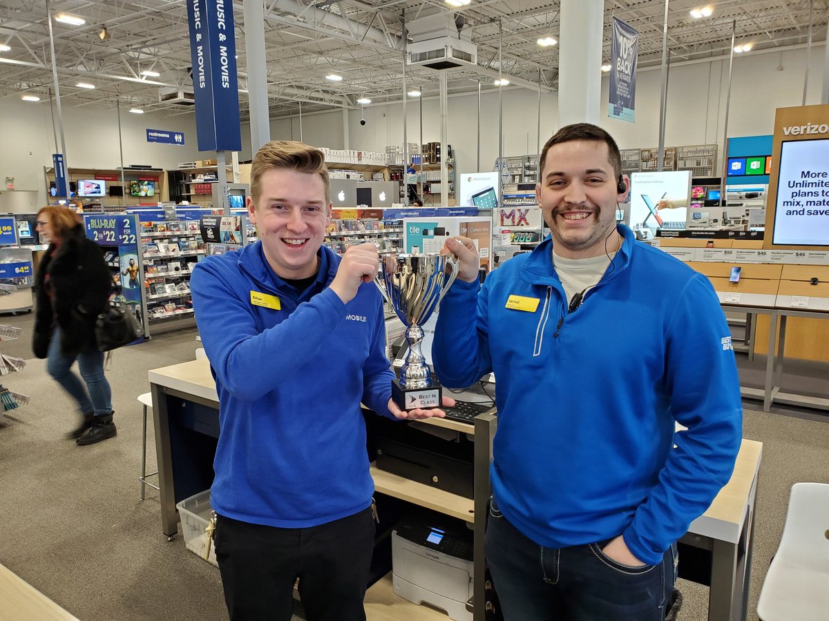 I had the distinct pleasure of presenting the best in class traveling trophy to Rochester Best Buy today. They finally won it back after a huge drought. They are back on top and not looking to let it go! <a href="/PrezKLRB/">Tony Bauer</a> <a href="/kimwhite4/">kim white</a> <a href="/mmcmahon09/">Michael McMahon</a> <a href="/jimmills22/">Jim Mills</a> <a href="/MichelCombes/">Michel Combes</a> #SprintOwnsNR