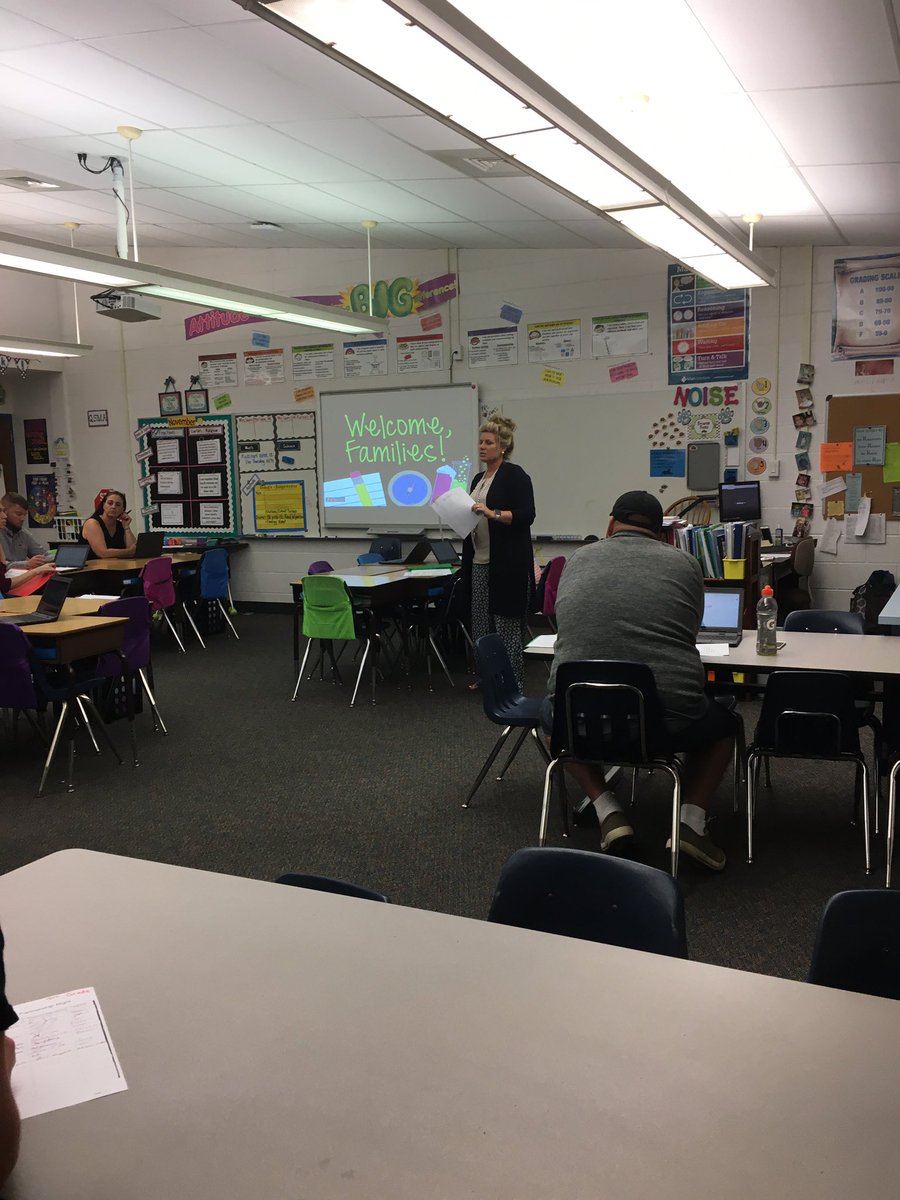 readingwithHall's tweet photo. A wonderful evening to be at Ocala Springs Elementary! We had some great information sessions for our Family Partnership Celebration. Families learned some awesome strategies for home. @ocalasprings17 @KinardsConnect1 https://t.co/Ipr1hXX94p