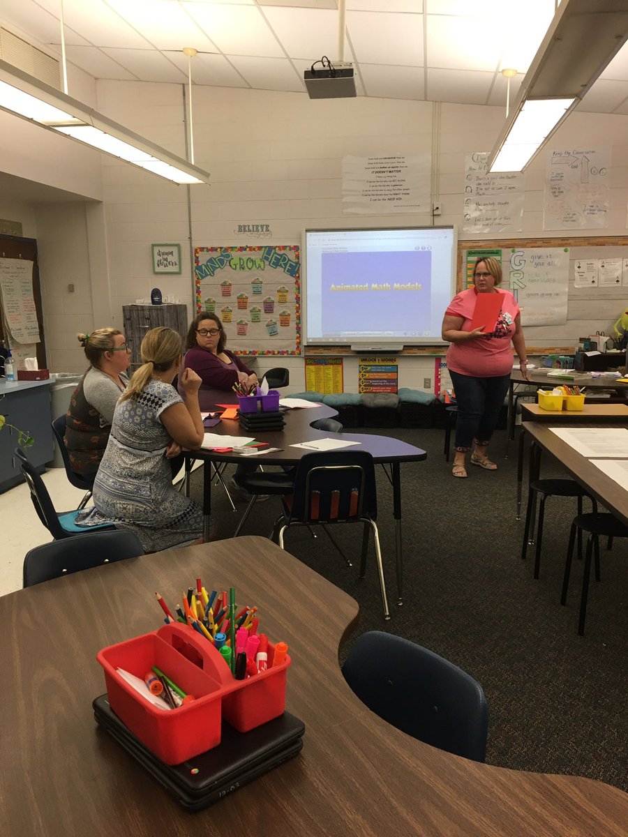 readingwithHall's tweet photo. A wonderful evening to be at Ocala Springs Elementary! We had some great information sessions for our Family Partnership Celebration. Families learned some awesome strategies for home. @ocalasprings17 @KinardsConnect1 https://t.co/Ipr1hXX94p