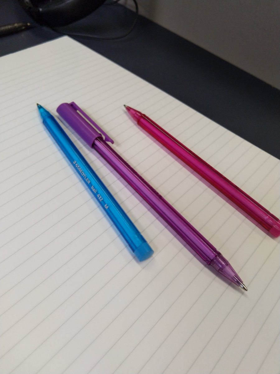 maddieR_than_u's tweet photo. Unintentionally taking out the #bi colours for study notes cause you queer like that #justBiThings https://t.co/A0vLwUc2kn