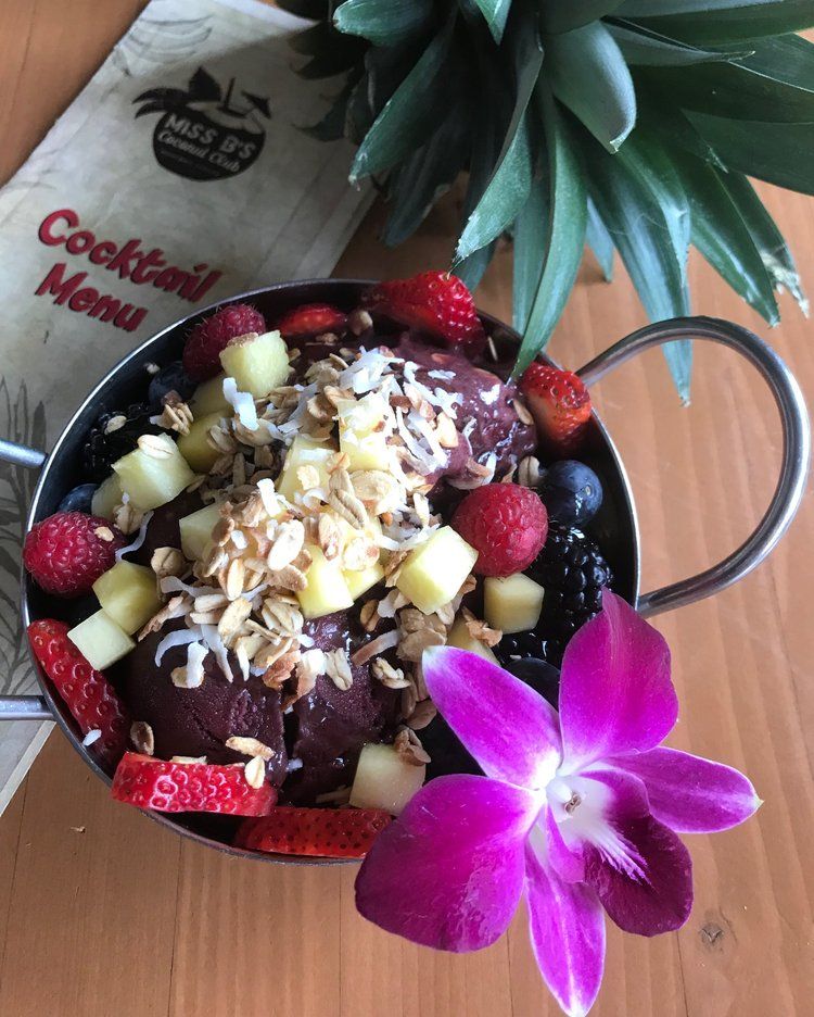 MissBsCocoClub's tweet photo. Living our best life, one acai bowl at a time! 🥳💘Our bowls consist of delicious acai, fresh honey granola, tropical fruit, berries, and toasted coconut! https://t.co/pbMO9mBS9Z