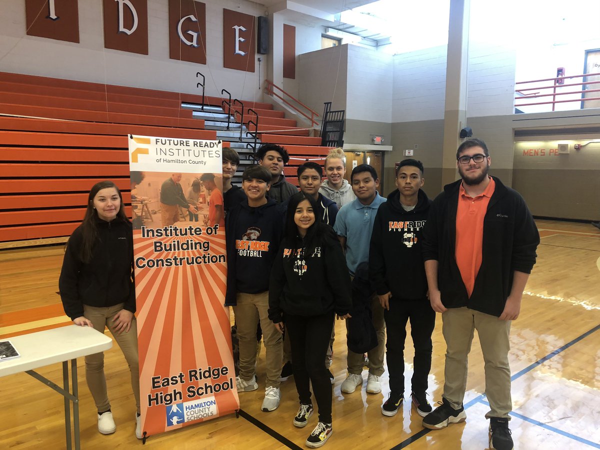 ERHSBuildConst's tweet photo. Our wonderful Institute Studenr Ambassadors showing 8th graders what we are all about. These are the student leaders who build our success! @HCSfutureready @AGCofA https://t.co/qKBjxlzaDP