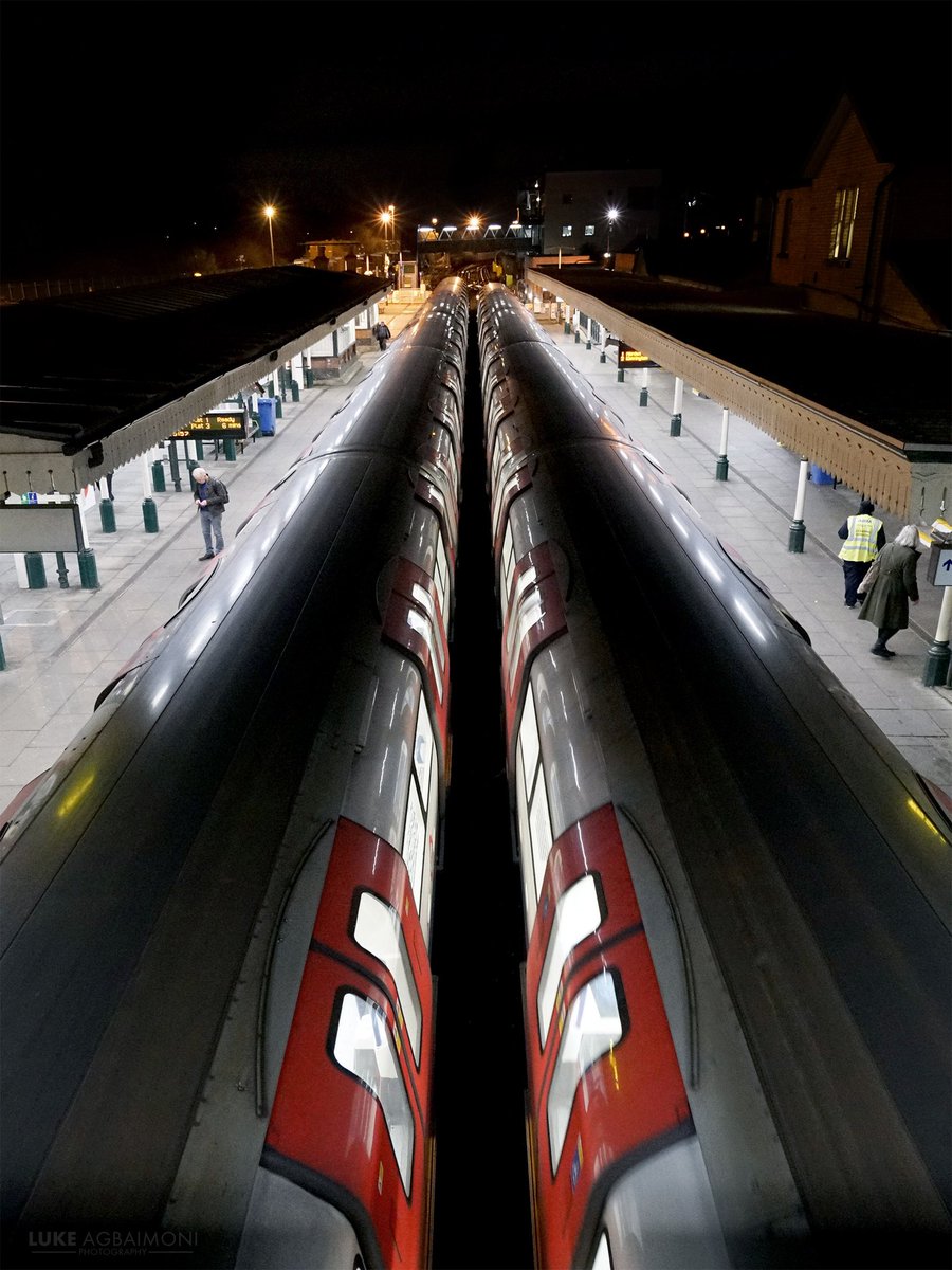 LONDON UNDERGROUND SYMMETRY PHOTO / 39HIGH BARNET (portrait shot)Just enough symmetry to include this. Doors are very satisfying  http://instagram.com/tubemapper   http://shop.tubemapper.com/High-Barnet-StationPhotography thread of my symmetrical encounters on the London UndergroundTHREAD