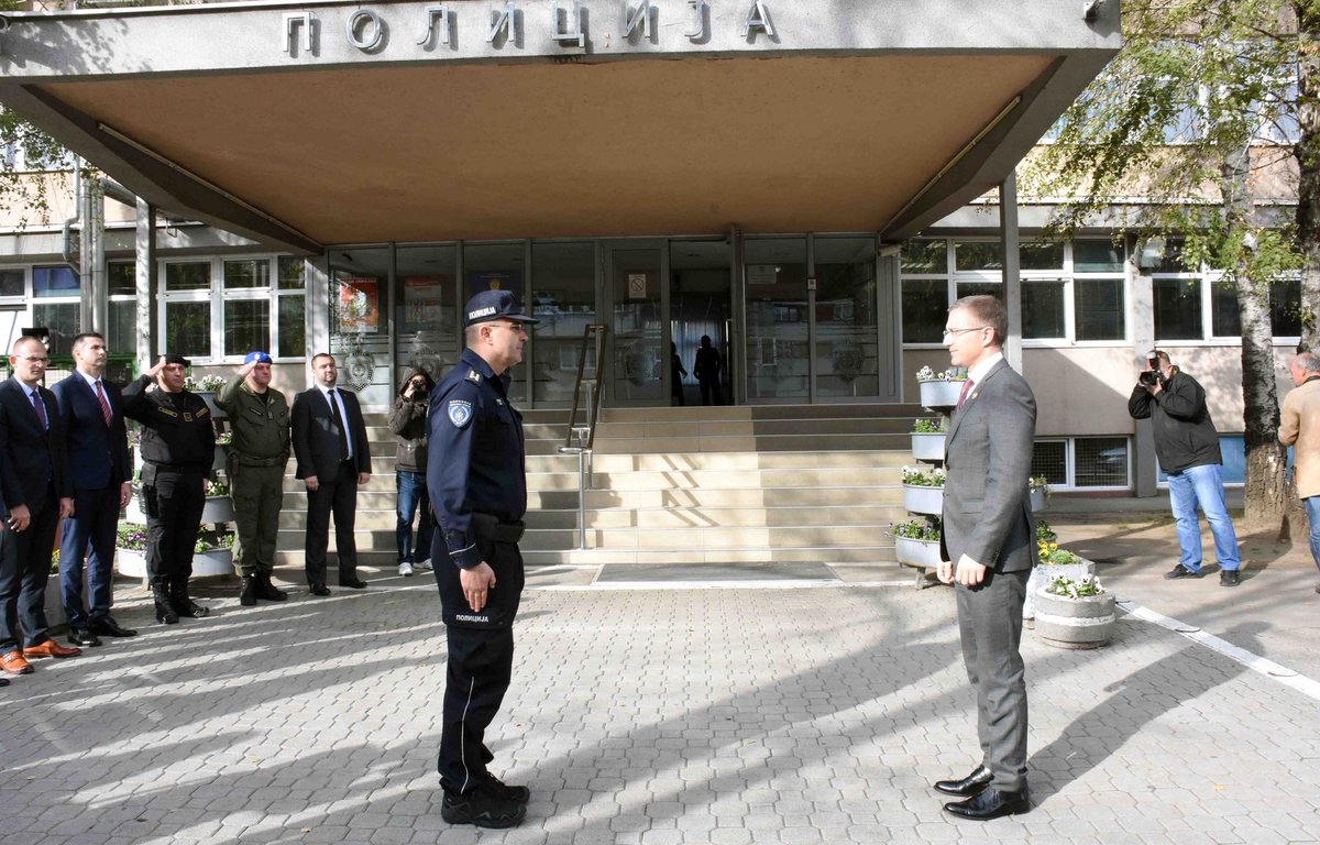 NesaStefanovic's tweet image. Задовољан сам стањем безбедности на територији ПУ Краљево. Имамо смањење стопе криминалитета, немамо извршење тешких кривичних дела и имамо добар оперативни рад полиције. Задовољан сам и повећаном запленом наркотика од стране полиције на територији ове полицијске управе.