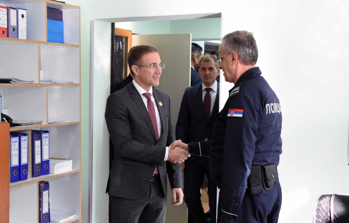 NesaStefanovic's tweet image. Задовољан сам стањем безбедности на територији ПУ Краљево. Имамо смањење стопе криминалитета, немамо извршење тешких кривичних дела и имамо добар оперативни рад полиције. Задовољан сам и повећаном запленом наркотика од стране полиције на територији ове полицијске управе.