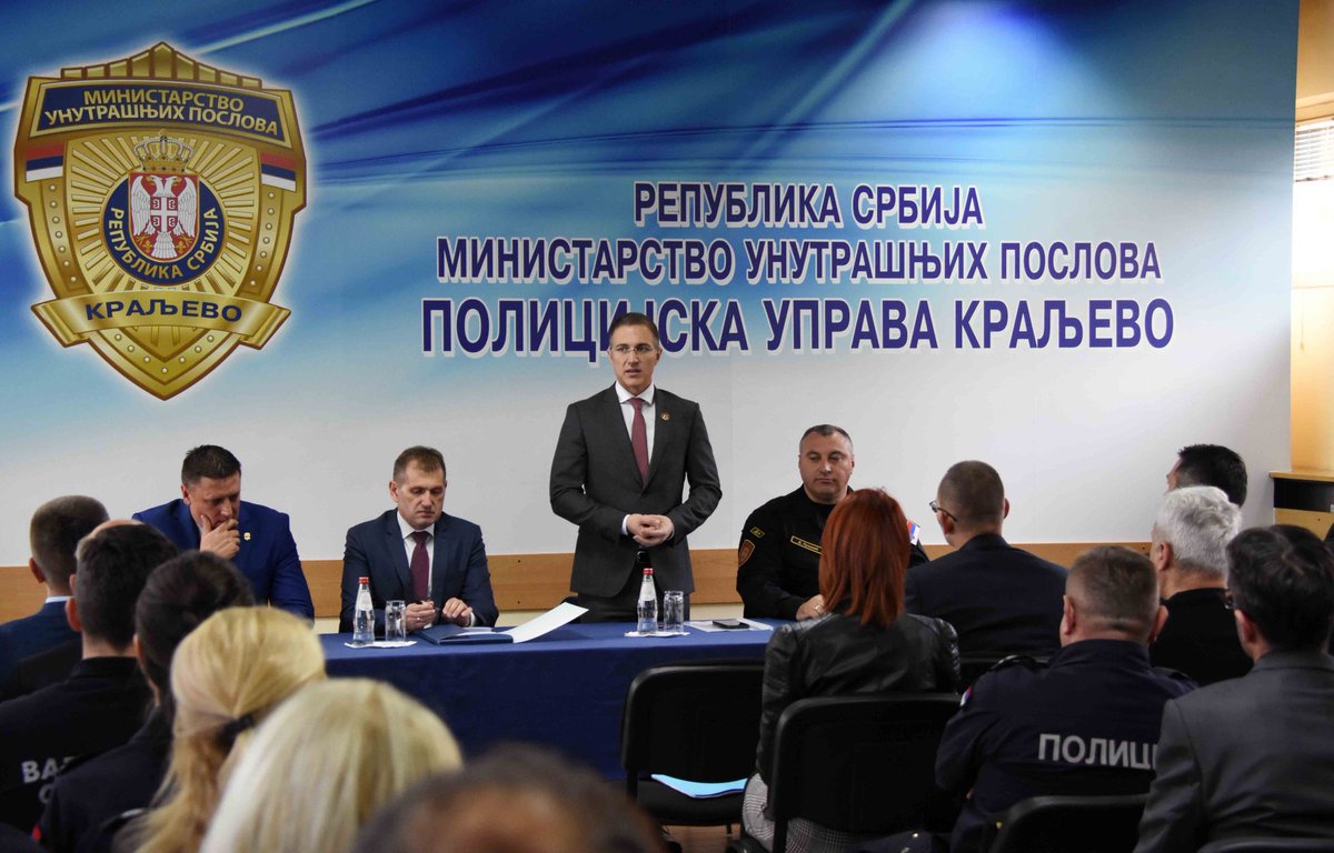 NesaStefanovic's tweet image. Задовољан сам стањем безбедности на територији ПУ Краљево. Имамо смањење стопе криминалитета, немамо извршење тешких кривичних дела и имамо добар оперативни рад полиције. Задовољан сам и повећаном запленом наркотика од стране полиције на територији ове полицијске управе.