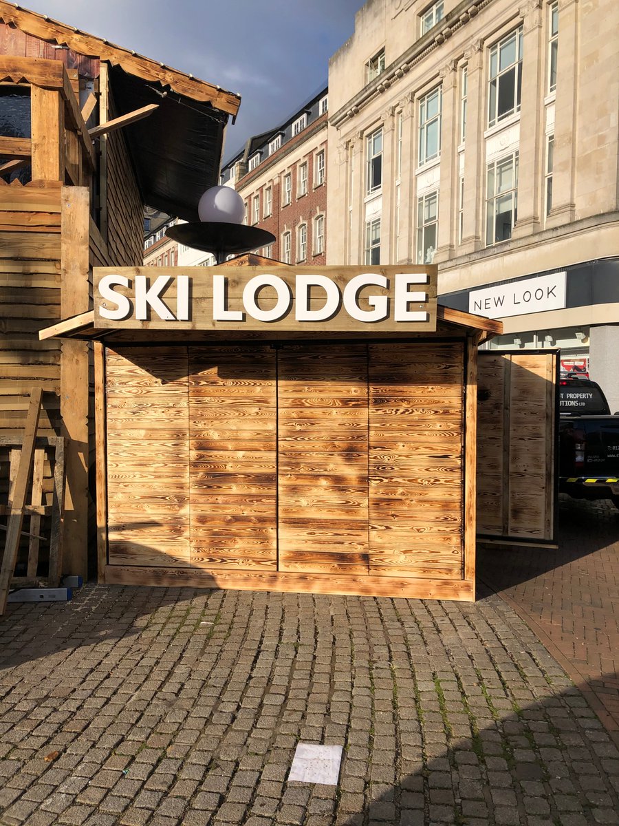 bars2you's tweet image. Check out our latest build. 3.2m bespoke ski lodge bar build for the Bournemouth Christmas markets.

Contact us on 01925 655 131 or e-mail hire@bars2you.co.uk for any queries.

Please also check out our website bars2you.com 

#bars2you #mobilebar #barhire #xmasmarkets