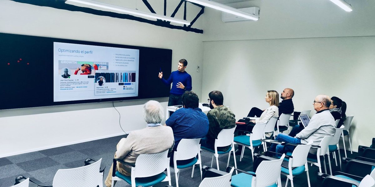 imaticatech's tweet image. 🎓 FORMACIÓN CONSTANTE 🎓 

Un pilar básico en muchos sectores. Hemos cambiado la 🎒por el 💼 y el 📘 por el 💻 ... pero seguimos aprendiendo para ser mejores personas y profesionales. Al menos en iMàtica así lo hacemos, como parte de nuestros valores. Feliz fin de semana!