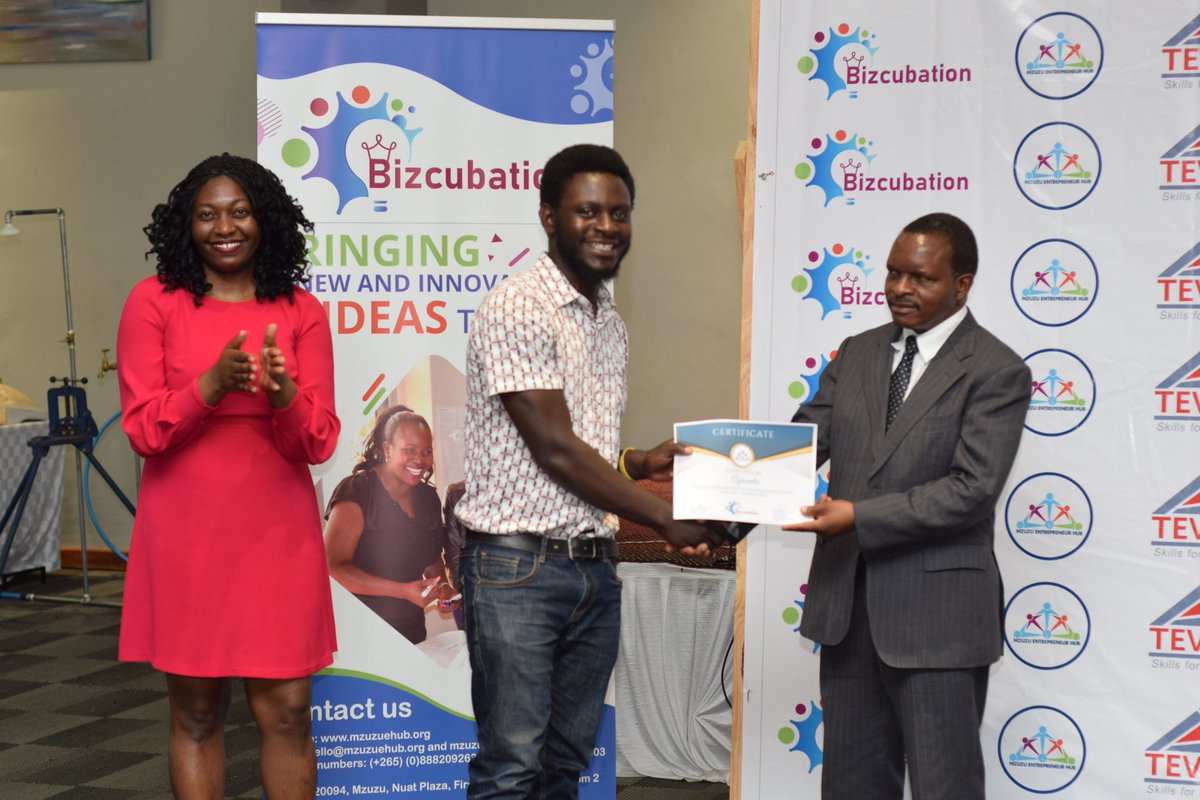 Agricentremw's tweet photo. Graduation from the Bizcubation done. 
@Agricentremw has received an achievement award as Social Impact Enterprise. Thanks to @mzehub, @tevetamalawi and all farmers believe in our Vision and work with us. 
📷 : @FootprintsMw
#bizcubation #mzuzu #zerohunger #agricentre #malawi #🌱 https://t.co/zjTEiofmMJ