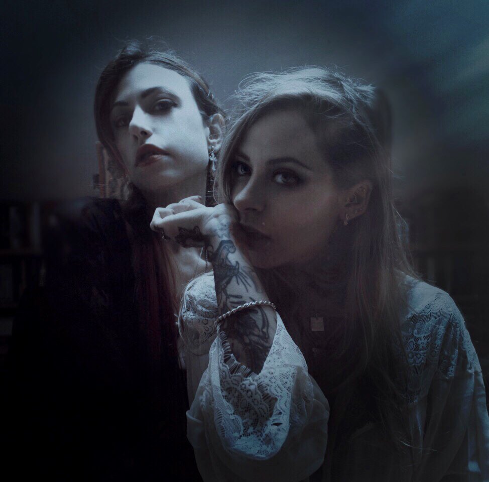 itsanxiety's tweet image. Vampiring with @zombiegogo