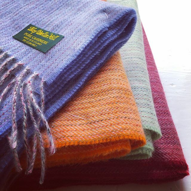 New cashmere stoles now available to buy online at our cashmere corner
ift.tt/2rkOfeJ
mill@islaywoollenmill.co.uk
#cashmere #cashmerestole #beautifulcolours #islaywoollenmill #cozyforchristmas #warmandcozy #christmasideas ift.tt/347UktE