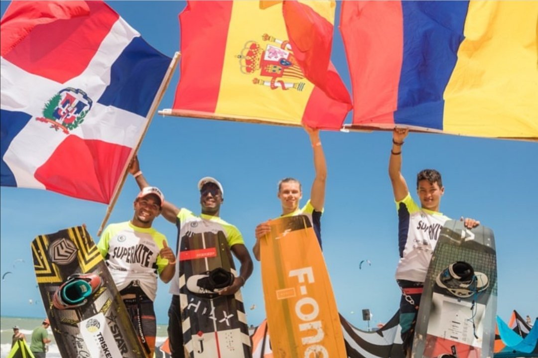 COLIMDO's tweet photo. 📢🚨🏄♂️ Adeuri Corniel cierra el 2019 con medalla de PLATA en el #GKAFREESTYLE World Tour por segundo año consecutivo. ¡Felicidades a nuestro atleta y a seguir enalteciendo bandera 🇩🇴 en lo más alto 💪👏👏! #Colimdo #COD
📸 IG/adeuri_corniel https://t.co/eccexoNjsZ