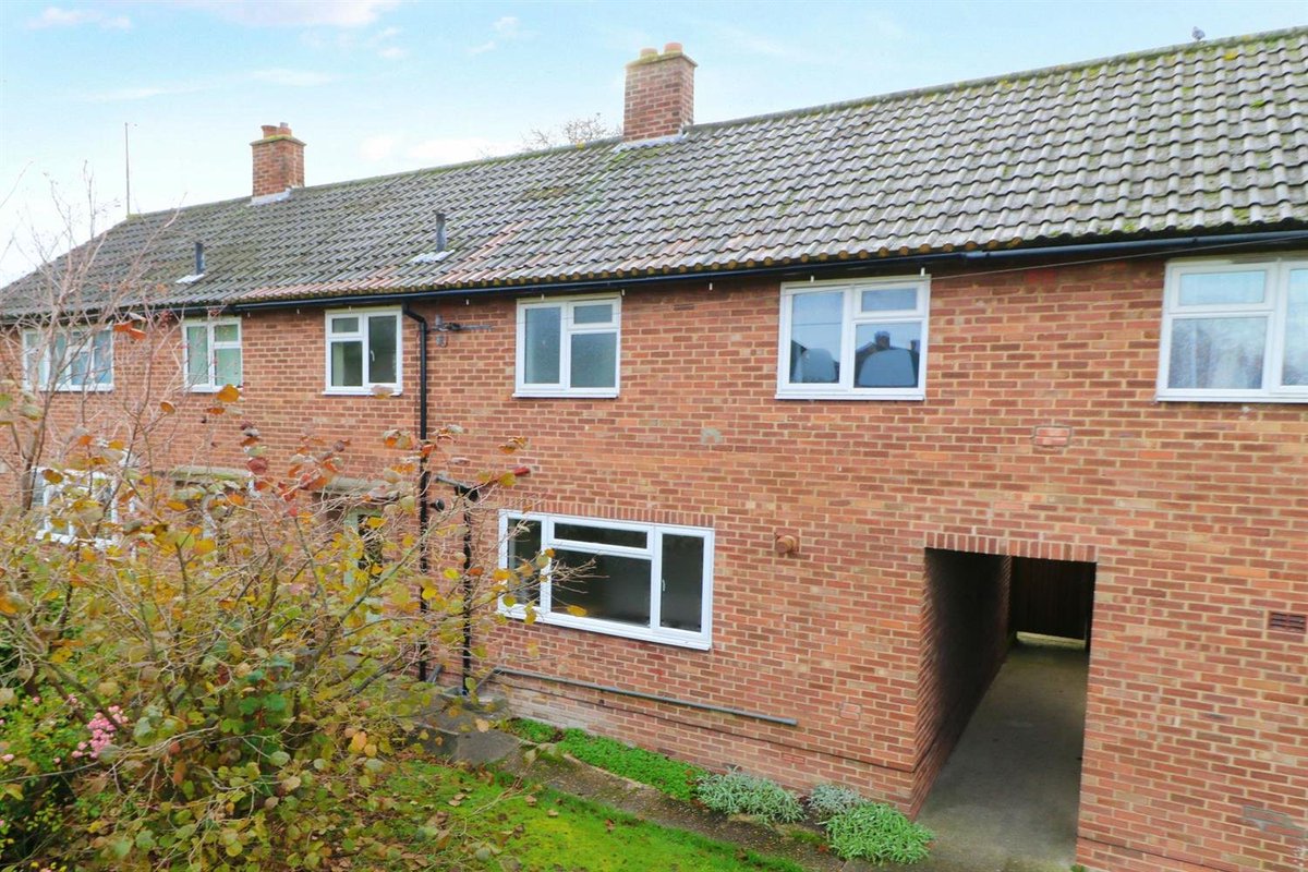 A four bedroom semi-detached family home in Girton that has been extended and renovated now providing very versatile living space. haart.co.uk/buying/4-bedro…
