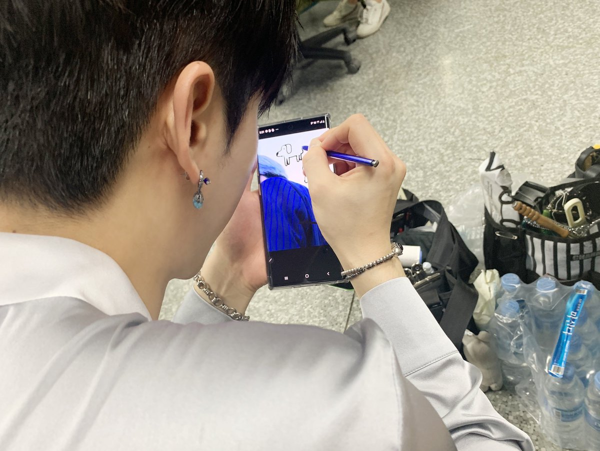 [#IM] 강인하면서 또 부드러운 사람
형 생일을 옆에서 같이 할 수 있어서 기쁘다.
아프지말고 행복만 하자
#기현이로_가득_채울_오늘 #기현시