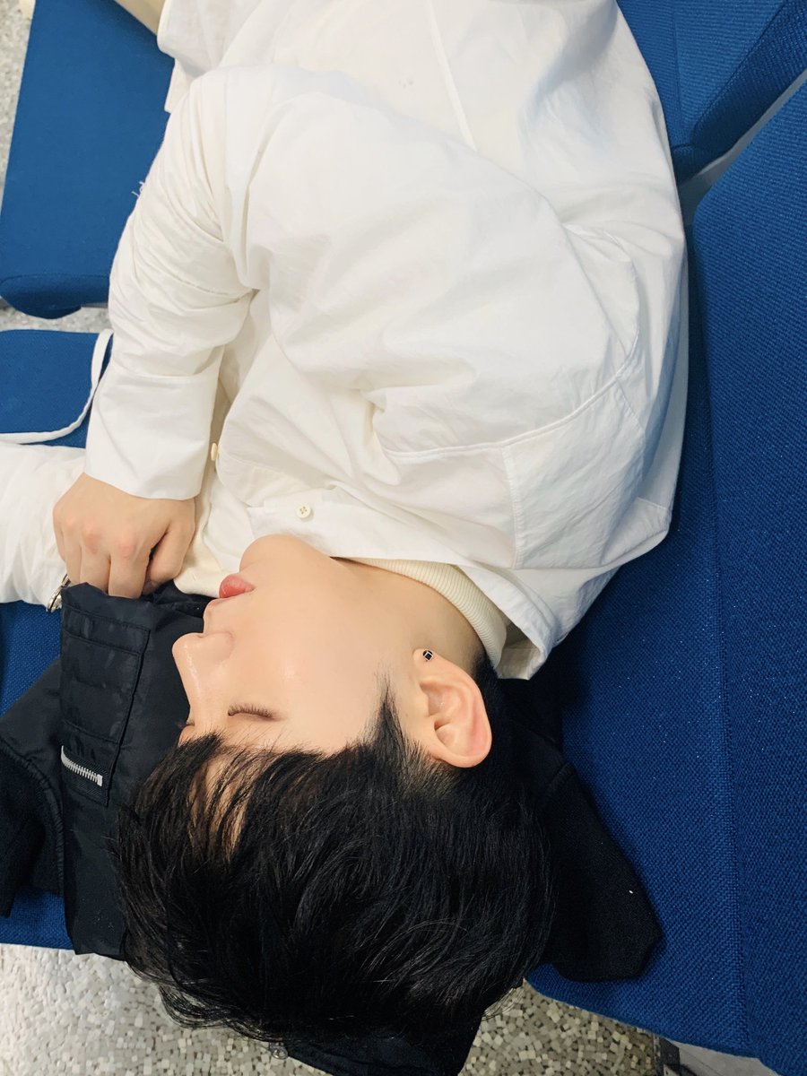 OfficialMONSTAX's tweet image. [#민혁] 기현아 안녕? 나 민혁 사진 찾다보니 너도 나 닮아가니? 잘때 주먹쥐고 자는 거 닮아가나보다 같이 오래 살다보니 닮은점도 맞출 점도 많이있는데 서로가 돼서 앞으로 잘 가보자 생일 너무 축하하고 같이 11월 행복하게 보내자 태어난날 진심으로 축하해! #기현시 #기현이로_가득_채울_오늘