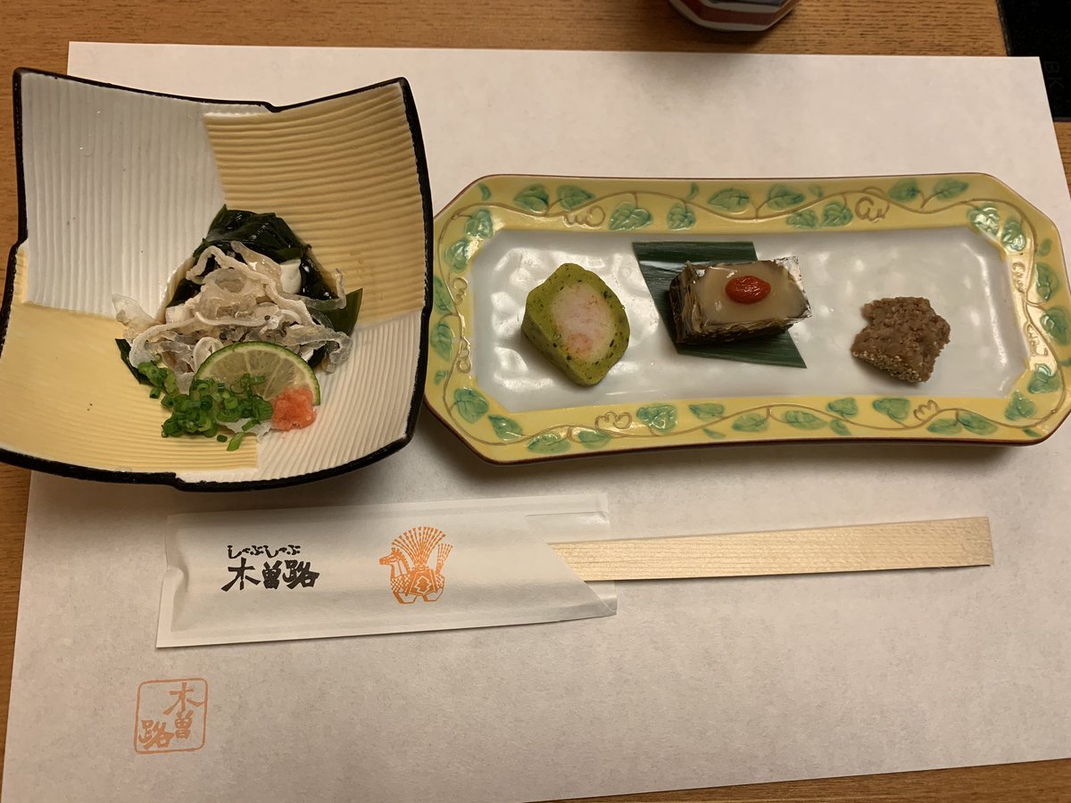 りー 木曽路のとらふぐ祭りへ 昨年よりお得な気がした しゃぶしゃぶと変わらずに美味しい 前菜からおしゃれで てっさ ふぐ の唐揚げはサクサク ふぐの出汁がしっかり出た雑炊も美味しい デザートは抹茶のアイスを ふぐのお鍋は身より骨が多いから