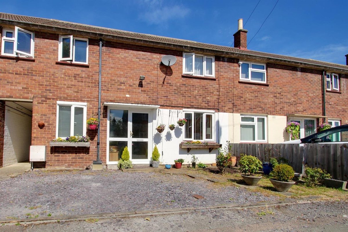 Located in North Cambridge, this four bedroom home would be perfect for a family. With a large open plan kitchen/dining area and a separate living room .    haart.co.uk/buying/4-bedro…