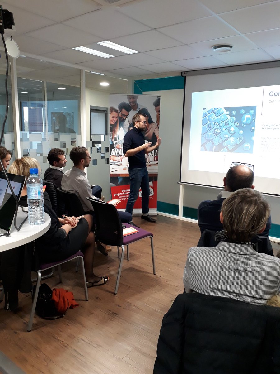 Flore352's tweet image. Digital deiz : c&apos;est parti ! Un public attentif et intéressé. Un animateur au top 👍#solutionsdigitales #aoc @LeCungil @CMB_DD35