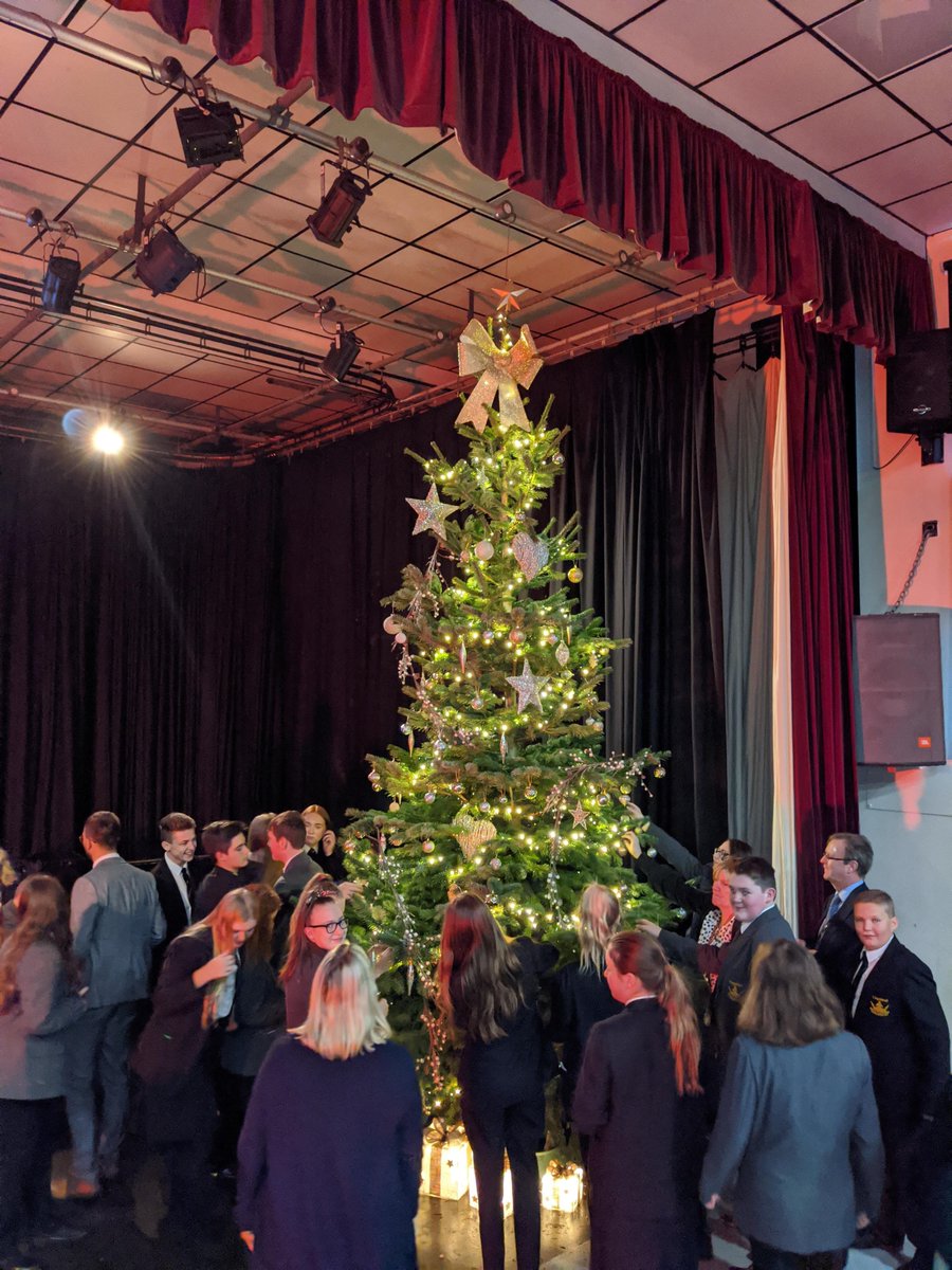 KingsmeadOnline's tweet photo. To reward the students who were the top 5 XP earners from each year group for the first half-term, we held an afternoon tea with the Head along side some Christmas festivities. Well done to all invited! Keep up the good work, it could be you next half term! #valuesinactions https://t.co/sgv9c5GYi6