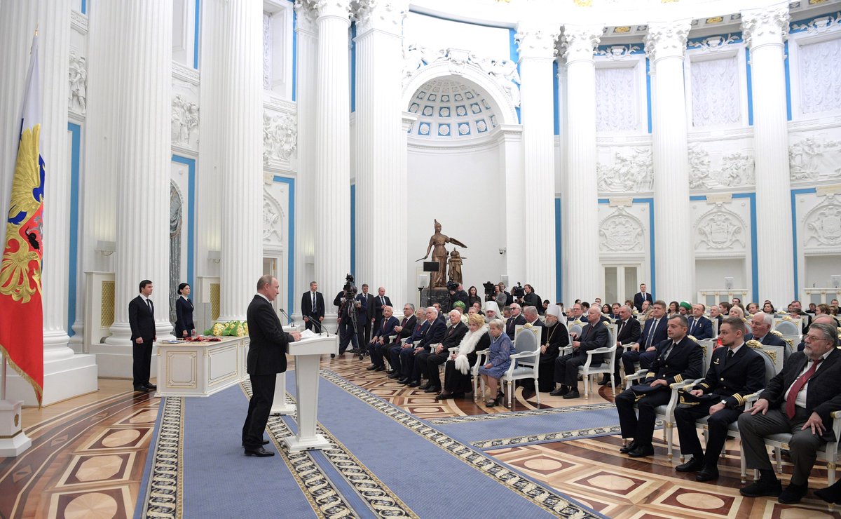 EmbassyofRussia's tweet photo. President #Putin presents state decorations for outstanding achievements in culture, medicine, sport & industry. Among the awarded are heroic pilots Damir Yusupov & Georgy Murzin, who carried out an emergency landing of an A321 in cornfield, saving everyone on board #U6178 flight https://t.co/U4zaEcXGr5