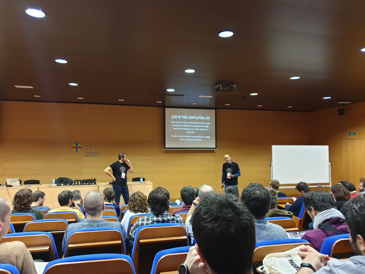 commitconf's tweet photo. ¿Qué es eso de GraalVM? Descúbrelo junto a @DiazCarrete y @cesar_sapetti en el Track 3 #commitconf https://t.co/jUbXtn8eqU