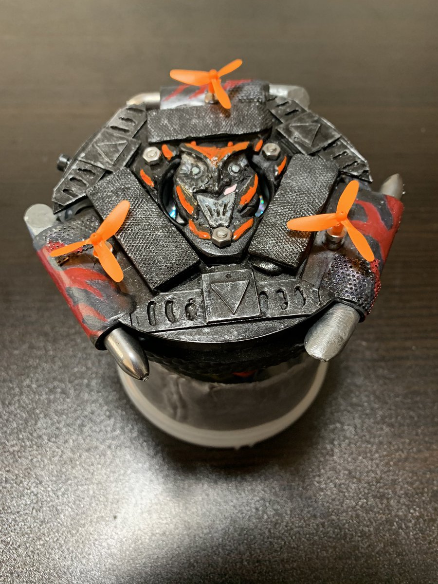 Twitter पर Epometa オリジナルベイ ガルバアモン D3とりあえずの完成です 今回のテーマは 対魔改造用魔改造ベイ となっております モーターをはじめとした多数のギミックが仕込まれており 様々な機能で相手を倒します 細かな解説はリプライに続きます