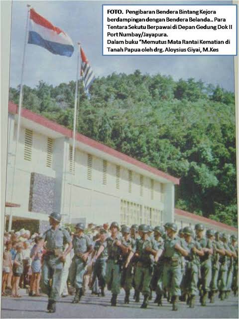 Pada 1 Desember 1961, Belanda memberikan manifesto (pernyataan sikap/deklarasi) kemerdekaan bagi Papua dgn persiapan kemerdekaan penuh pada 1971.Bendera Bintang Kejora pertama kali pun dikibarkan bersama bendera Belanda & lagu kebangsaan “Hai Tanahku Papua” didengarkan publik.