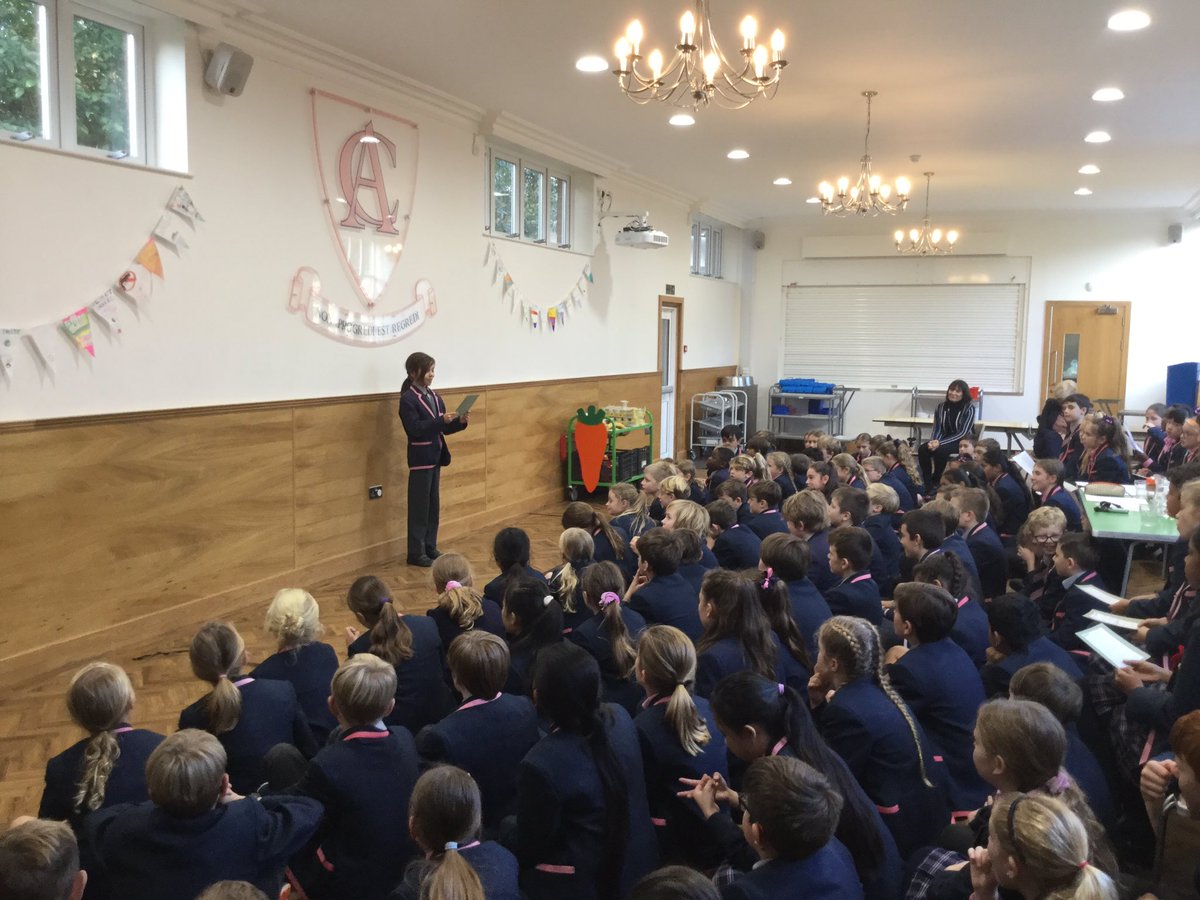 AlleynCourtPerf's tweet photo. . @AlleynCourtYr5 reading with style and confidence! It’s going to be another tough decision for our guest judge, Mr Wilcox. https://t.co/8TYessxajL