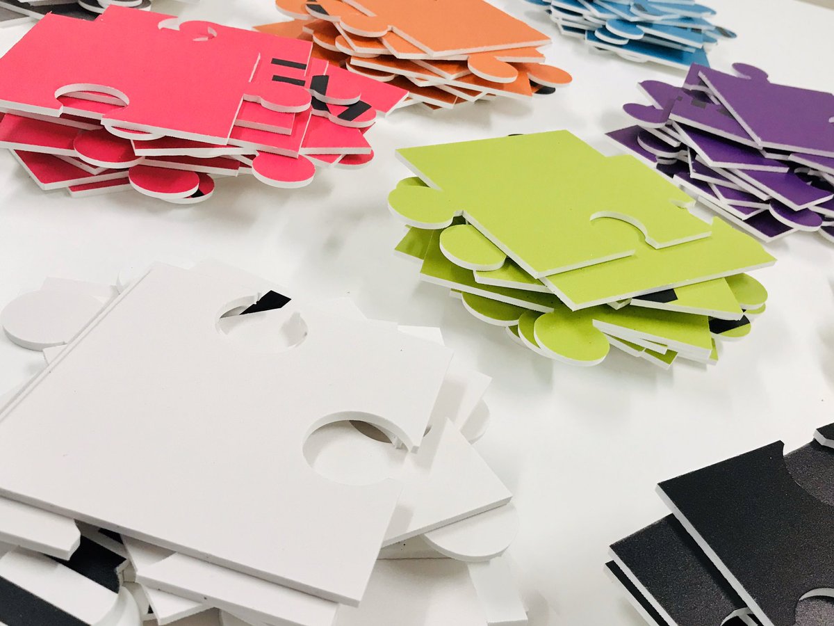 ottimodigital's tweet image. Funky jigsaw pieces! 3mm Foamex and cut to shape. #print #graphics #directtosubstrate #3mmfoamex #funky #colours #jigsaw #events #exhibitions #5mwide #ottimo