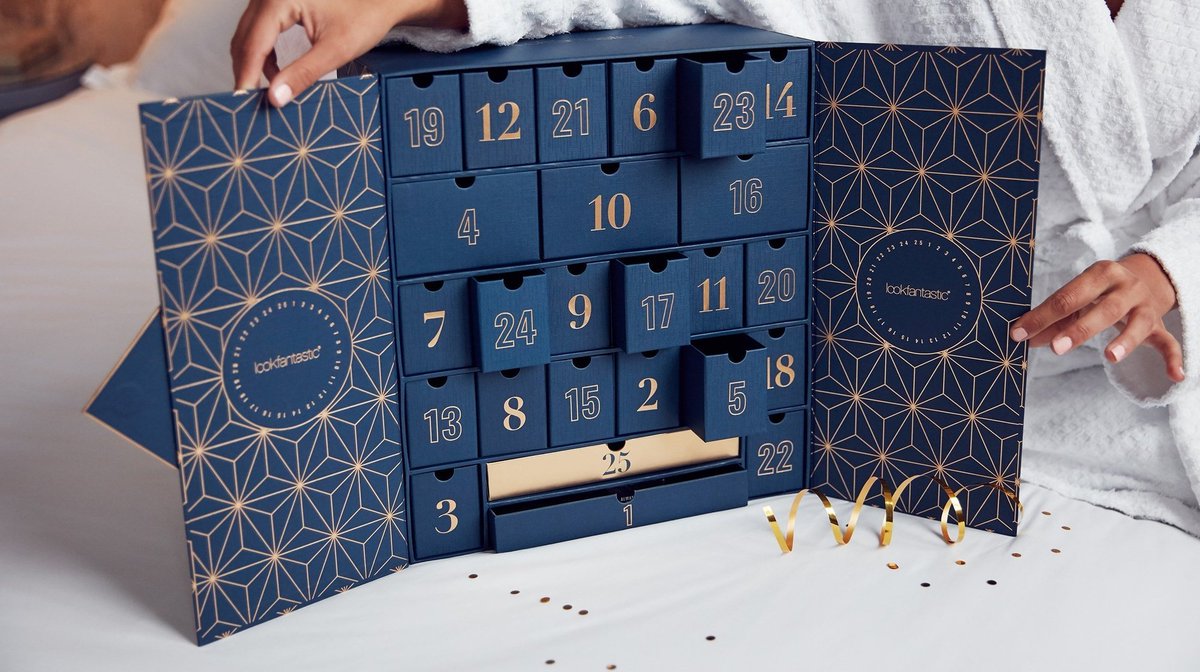 lookfantastic's tweet image. Sold out 😱 but we’re giving away two, just for you🤩

All you have to do is head to @lookfantastic and like the pinned tweet at the top of our page 👆🏼 and RT this tweet. Good luck! 🤞🏼

Giveaway ends 28th Nov, midday. T&amp;amp;C’s apply lookfantastic.com/info/terms-con…