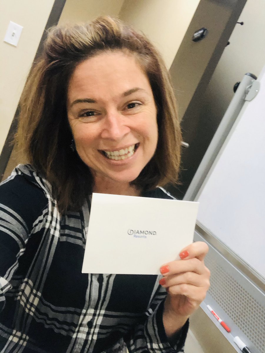 holly_vbtrainer's tweet photo. Love😍working @diamondresorts and thank you @DRIguy2017 and @LynnetteDRI for taking a moment to send me some #diamondswag💎 y’all are so thoughtful🙌🏻 my training class thought it was super cool too👍 https://t.co/DA0BEsNEyU