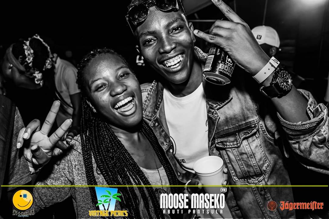 uMooseMaseko's tweet photo. 7 years of @vintagepicnicSA  s/o for The Love.
#7thVintagePicnicsMeyouNus07Dec 🔥🔥🔥🔥🔥🔥🔥🔥🏃🏿🏃🏿🏃🏿  

Keep The Vibes Alive ❗ 
Protea Glen ext.16 , Soweto 📍

Tickets at Shoprite R80 with Student Card 🎟📣📣📣 https://t.co/EJI9CKTQmU