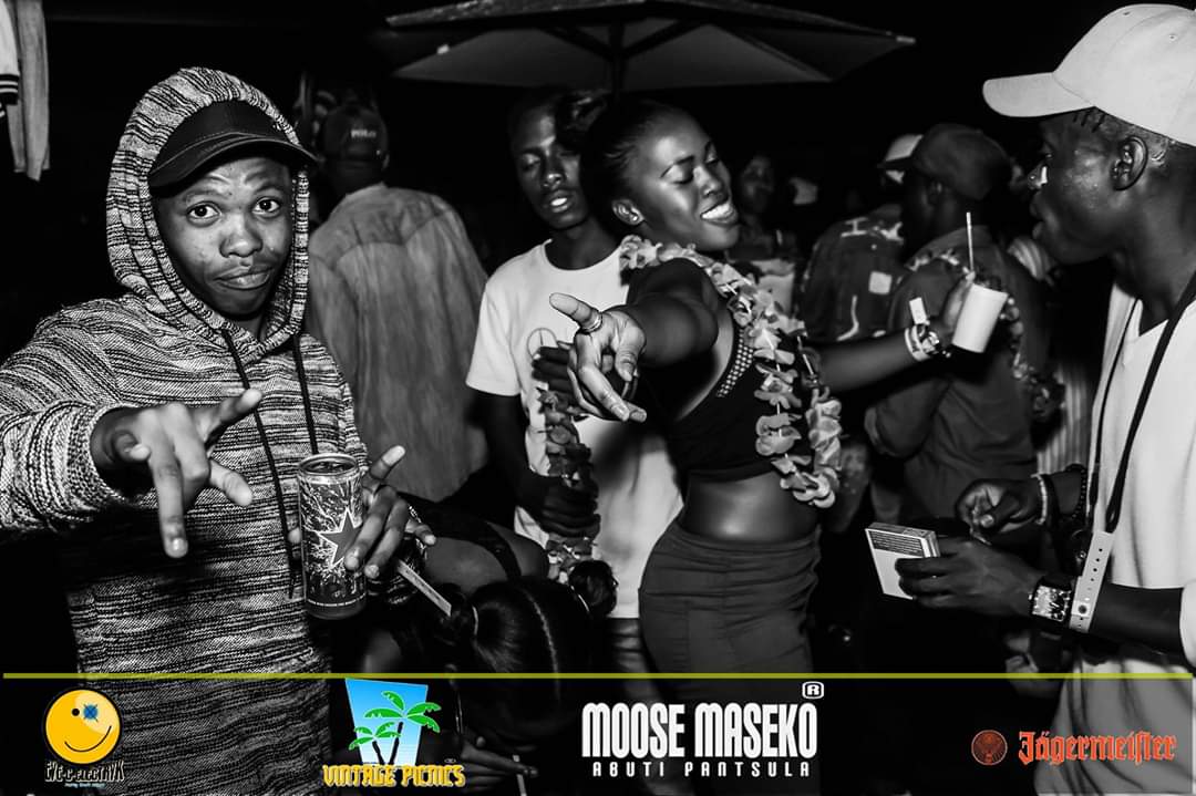 uMooseMaseko's tweet photo. 7 years of @vintagepicnicSA  s/o for The Love.
#7thVintagePicnicsMeyouNus07Dec 🔥🔥🔥🔥🔥🔥🔥🔥🏃🏿🏃🏿🏃🏿  

Keep The Vibes Alive ❗ 
Protea Glen ext.16 , Soweto 📍

Tickets at Shoprite R80 with Student Card 🎟📣📣📣 https://t.co/EJI9CKTQmU