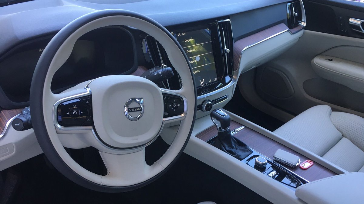 autosweden's tweet photo. Ahora en #AutoSweden llévate este #VolvoV60 D4 Inscription Automático por solo 41.700€!!!. Prácticamente nuevo. Muy equipado. Más información en: https://t.co/3kDp6hxfFp https://t.co/k1EpbwU0pQ