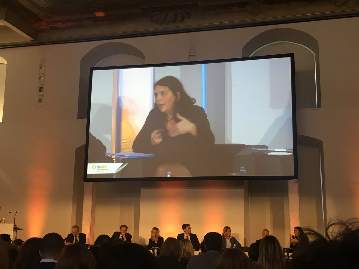 Speaking for the EU Commission, @LauraCorrado1 says that we need to take concerns of citizens into account, but that does not mean adopting degrading language/negative narrative. This shrinks space for manoeuvre for delivering good policy. #ViennaMigConf