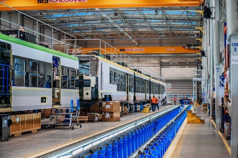 lighting_pl's tweet image. Firma Stadler zajmująca się budową pojazdów szynowych zdecydowała się na modernizację oświetlenia w hali produkcyjnej w celu poprawy warunków pracy. Zadanie zostało powierzone wrocławskiej firmie Luxon LED.
#oswietlenie #oswietlenieled #led #luxon
bit.ly/2OdRLRv