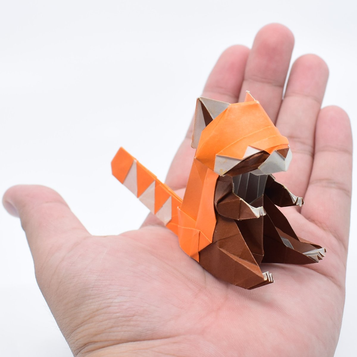 🌳🐼
Red Panda - Kyohei Katsuta
2 pieces of Origami Paper 15cm x 15cm
.
#origami #摺紙 #折紙 #折纸 #折り紙 #おりがみ #paper #art #artist #paperart #origamiart #fold #paperfolding #craft #papercraft #gallery #photooftheday #artoftheday #origamiworkshop #kyoheikatsuta #勝田恭平