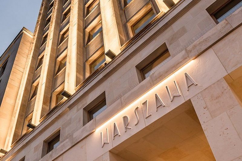 lighting_pl's tweet image. Hotel Warszawa otwarto po generalnym remoncie  w listopadzie 2018 r. Piękno jego wnętrz wydobywają z mroku rozwiązania oświetleniowe firmy Kluś Design oparte na taśmach LED.
#oswietlenie #oswietlenieled #led #klus
bit.ly/34cS2cC