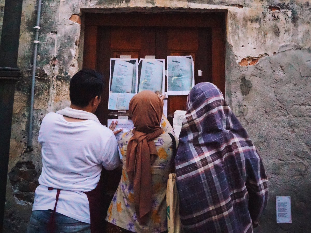 mosyukiborhan's tweet photo. Menjadikan puisi-puisi bertemakan ‘KOTA’ karya T. Alias Taib, sebagai latar pementasan #DongengKota

📸 @mianrima_ / @escdiq 
#PanggungPuisi #URBANSCAPES2019
#ReconnectKL #LorongPanggung #KwaiChaiHong https://t.co/6atFUQbENM
