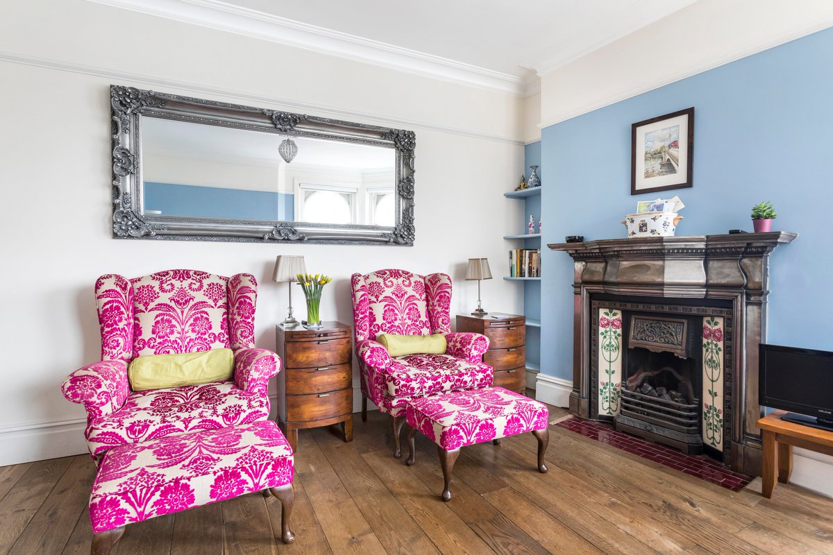 DestLondon's tweet image. The picturesque Putney is home to this sophisticated 3 bedroom apartment, right next to the River Thames. We know you'll love it as much as we do! 🍃🍂 

#visitlondon #londontrip #luxuryapartment #vacationrental #putney #londoner