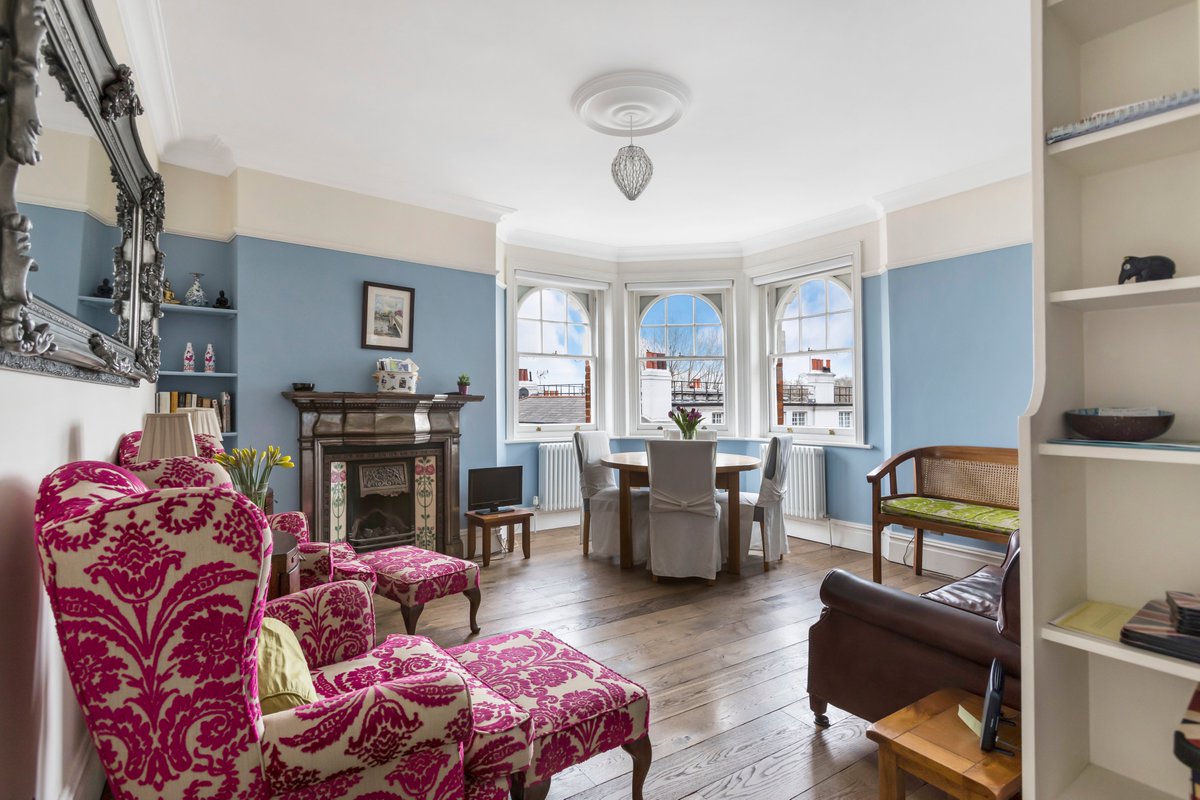 DestLondon's tweet image. The picturesque Putney is home to this sophisticated 3 bedroom apartment, right next to the River Thames. We know you'll love it as much as we do! 🍃🍂 

#visitlondon #londontrip #luxuryapartment #vacationrental #putney #londoner