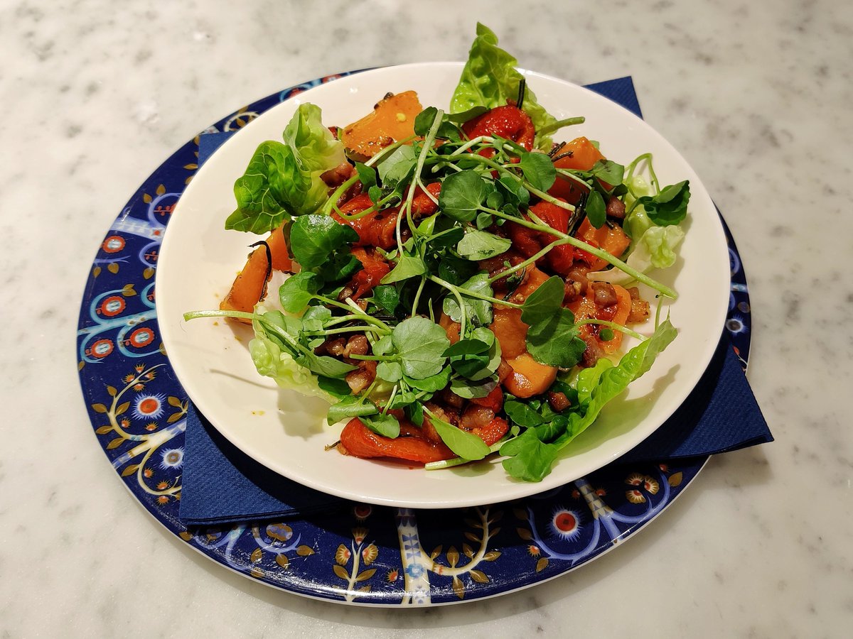 New seasonal menu! Check out our delicious &amp; beautiful dishes... 
🐟Roasted monkfish tail, spiced potatoes &amp; carrot purée
🐔Roasted chicken breast, potato cake, broccoli purée, Brussels sprout leaves &amp; toasted hazelnuts
🍠Roasted sweet potato salad, bell peppers &amp; crispy lardons