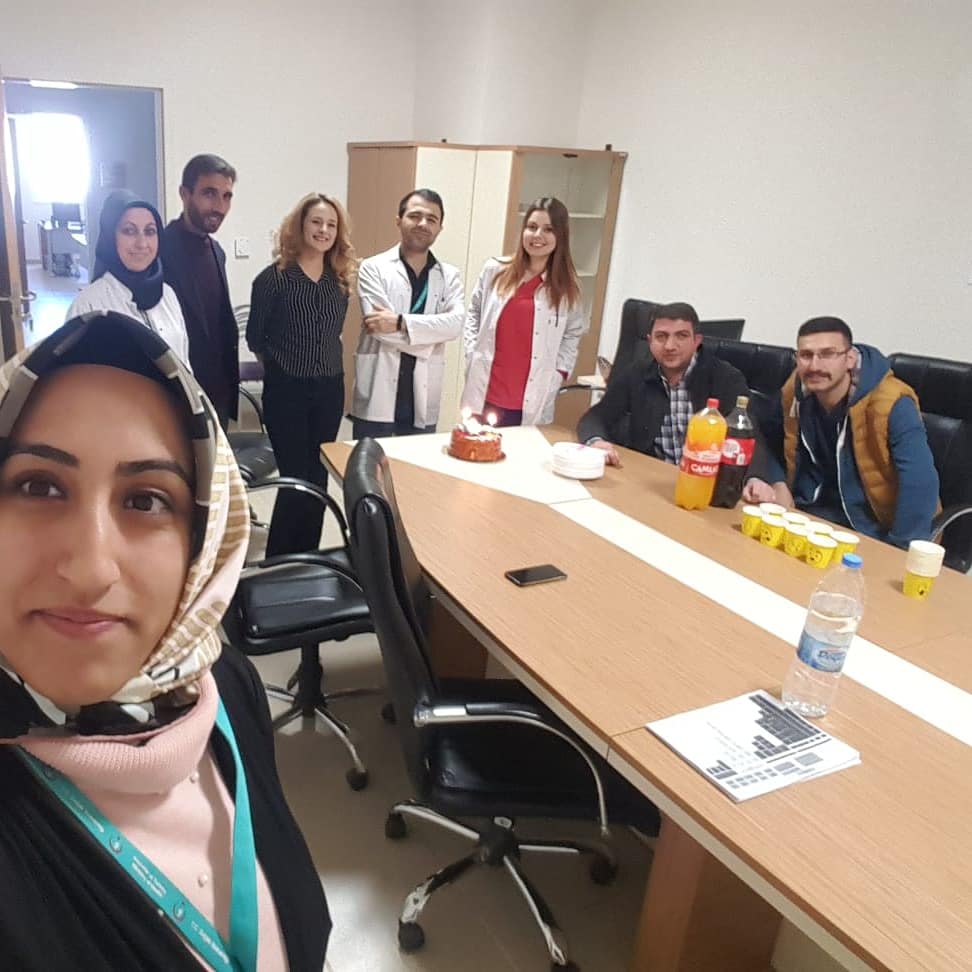 Hastanemizde 22 Kasım Diş hekimleri gününü kutladık. Hekimlerimiz Asuman KORKMAZ ve Mesut ŞAHİN e  çalışmalarında başarılar dileriz.