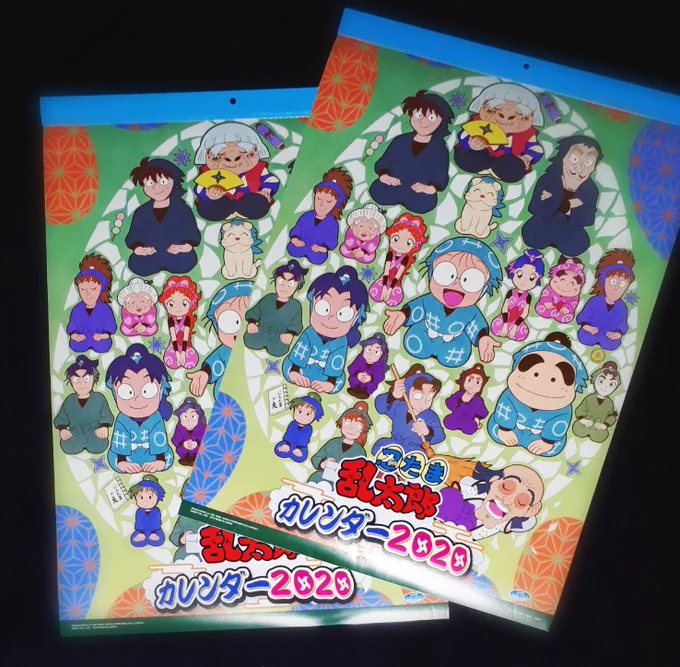 本日発売の『忍たまカレンダー2020』が我が家にも届きました!今年はい組・ろ組・は組の縦割り学級ごとのイラストでしたが、来年は委員会ごと+プロ忍でした。最後の11月&amp;12月を飾るのが単独で保健委員会なことにちょっと感動。。どれもポップなイラストばかりで、見ていて楽しい1年になりそうです! 