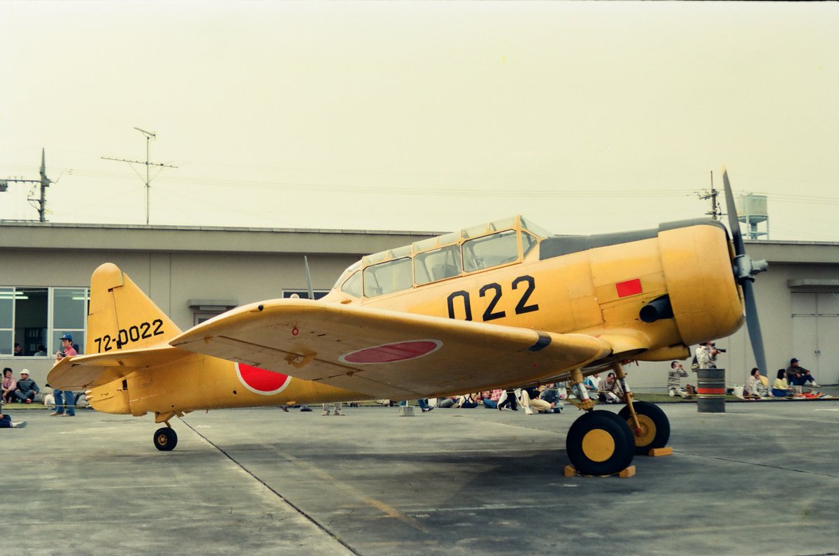 ウィングトレイン ２２日ということでｔ ６テキサン２２号機 昭和６１年入間基地航空祭 T6 テキサン 入間基地航空祭 フィルム写真