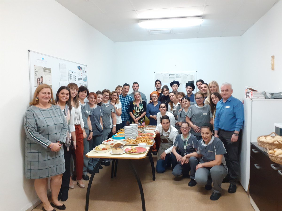 Los JJ.DD y Direccion de <a href="/ValenciaOceanic/">Valencia Oceanic Affiliated by Melia</a> nos hemos convertido en "cocineros" por un día, preparando el almuerzo, para todo el  #personal del hotel. Al parecer, hemos superado la prueba con nota!!! 👩‍🍳👨‍🍳 <a href="/MeliaHotelsInt/">Meliá Hotels International</a> <a href="/TrypHotels/">TRYP Hotels</a> <a href="/guilleca_2001/">Guillermo Cabrera</a> <a href="/margonz19978383/">Mar gonzalez</a> <a href="/ConchaPardo/">Concha Pardo</a>
